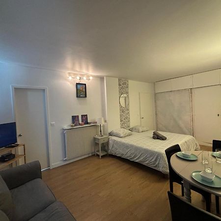 Appartement Des Champs Elysees Paris Bagian luar foto