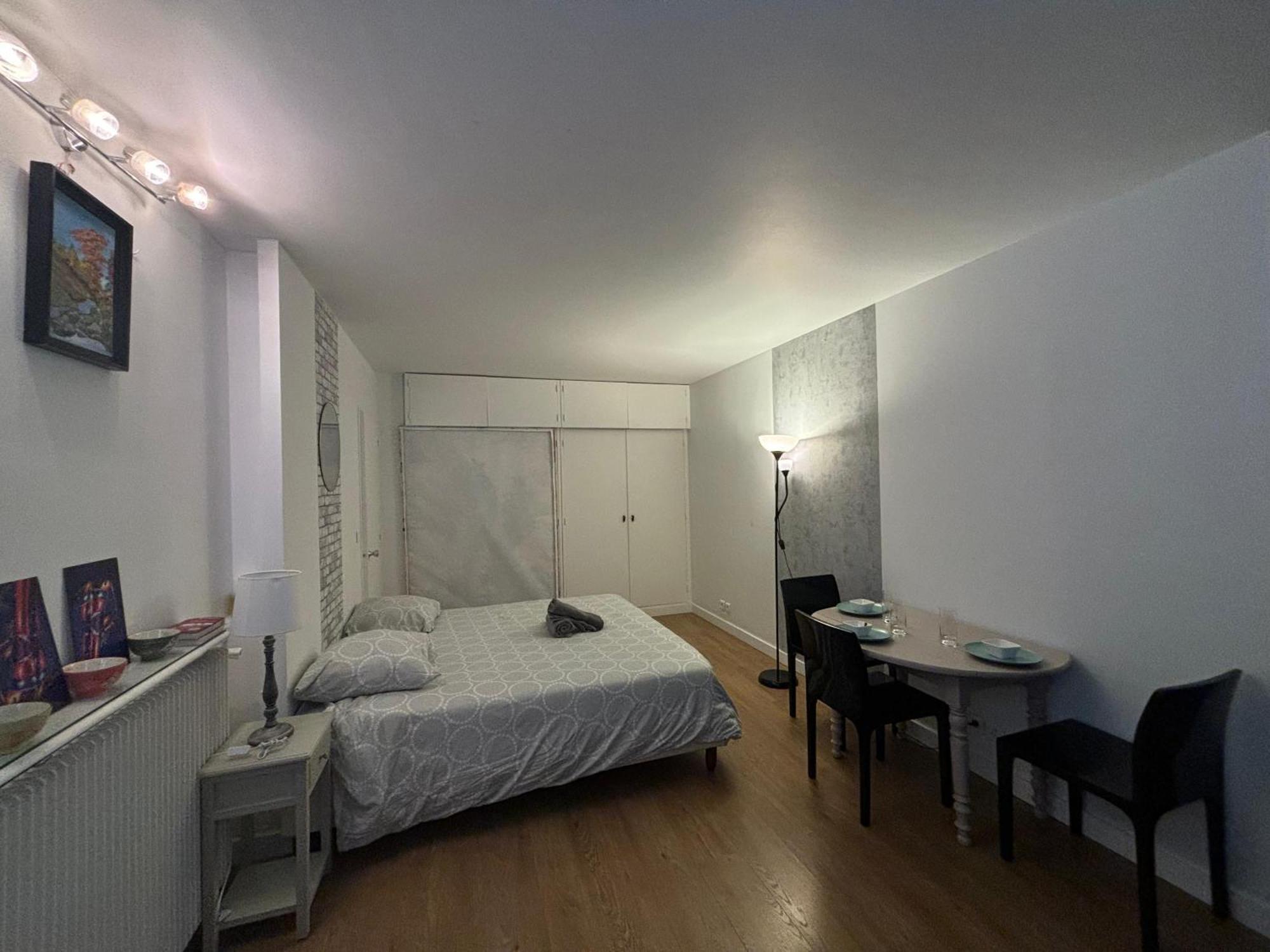 Appartement Des Champs Elysees Paris Bagian luar foto